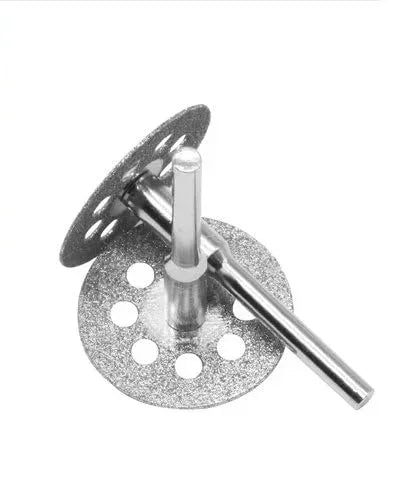 Single 22mm diamond disc with 3mm mandrel close-up